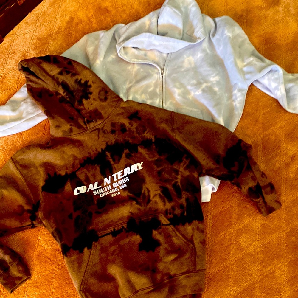 Sweatshirt Heaven!! Two hoodies, one zipper up one without!